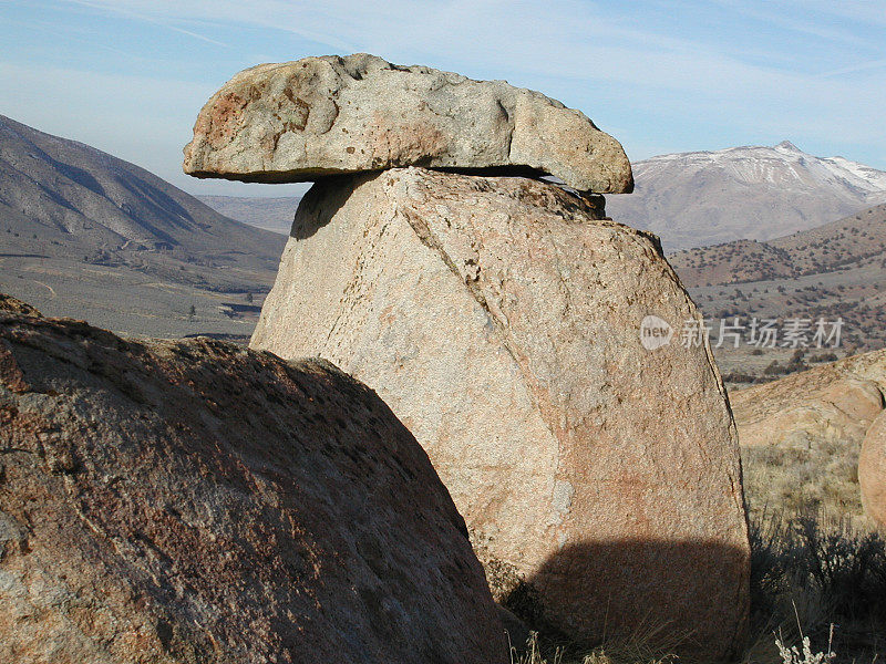 山顶的岩石结构