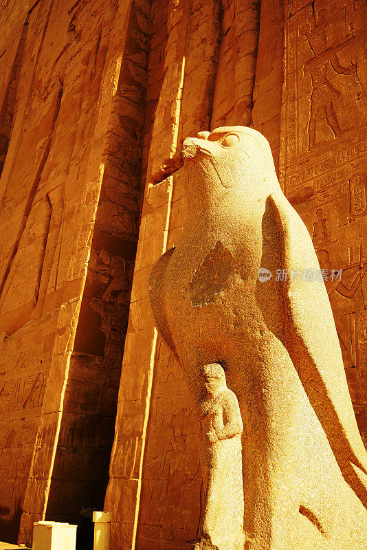 埃及哈特谢普苏特神庙的雕像