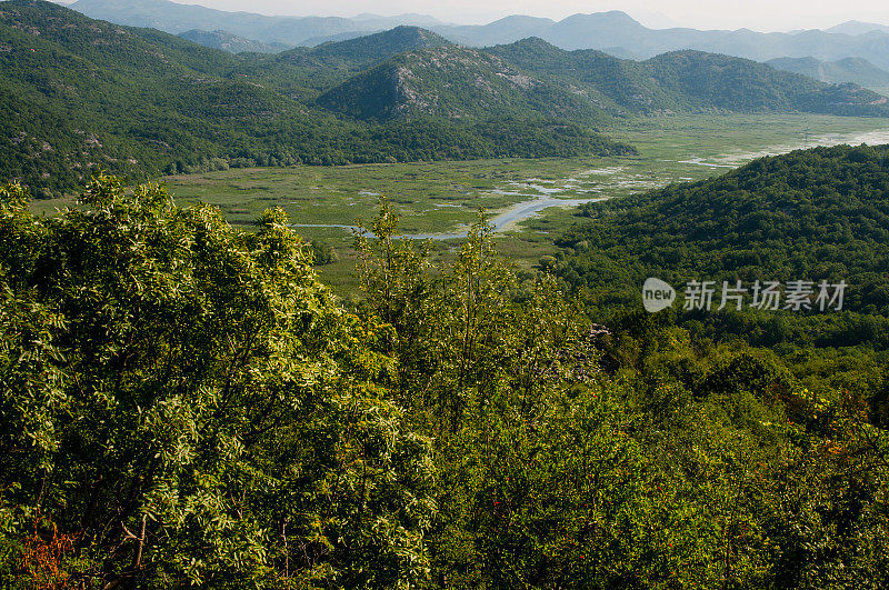 美丽的斯卡达湖渔业度假村