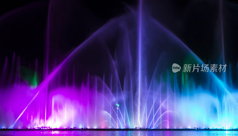 文尼西亚市是罗申工厂附近的一个海滨城市，在晚上，喷泉为城市的居民和客人展示激光秀