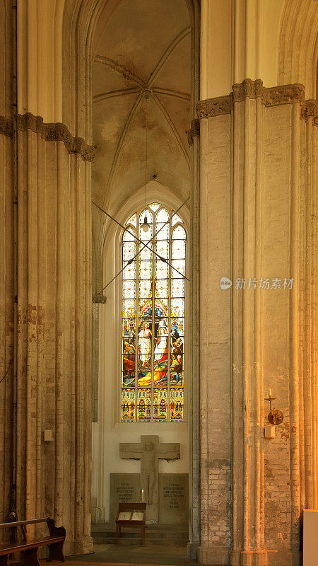 Marienkirche耳堂彩色玻璃窗