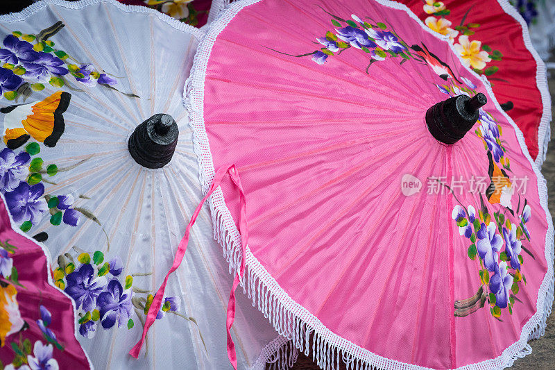 五彩缤纷的雨伞