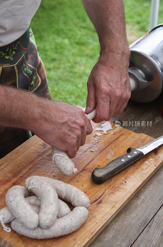 巴伐利亚屠夫制作Weißwurst白香肠