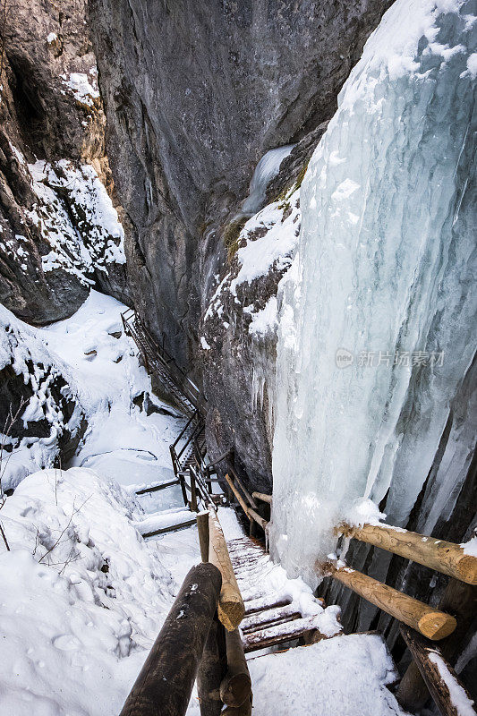 冬天，Baerenschuetzklamm峡谷的冰冻瀑布