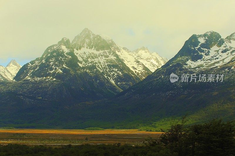 田园诗般的雪山安第斯景观，乌斯怀亚-火地岛，阿根廷