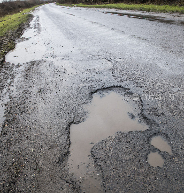 北约克郡一条道路上的坑洼