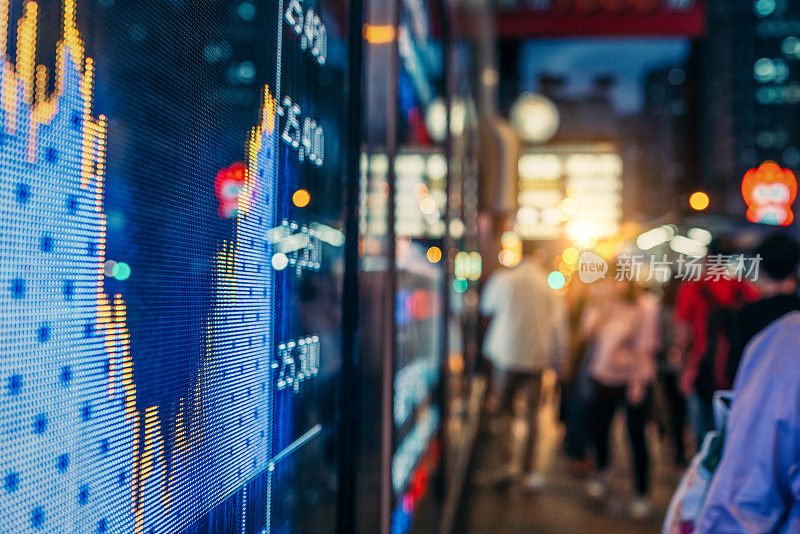 金融证券交易市场显示屏幕板上的街道