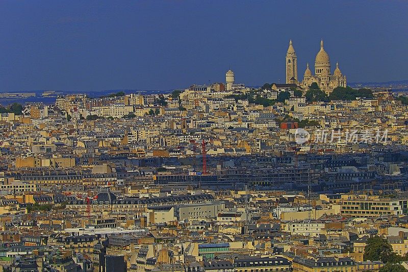 从上空俯瞰圣心和蒙马特——法国巴黎鸟瞰图