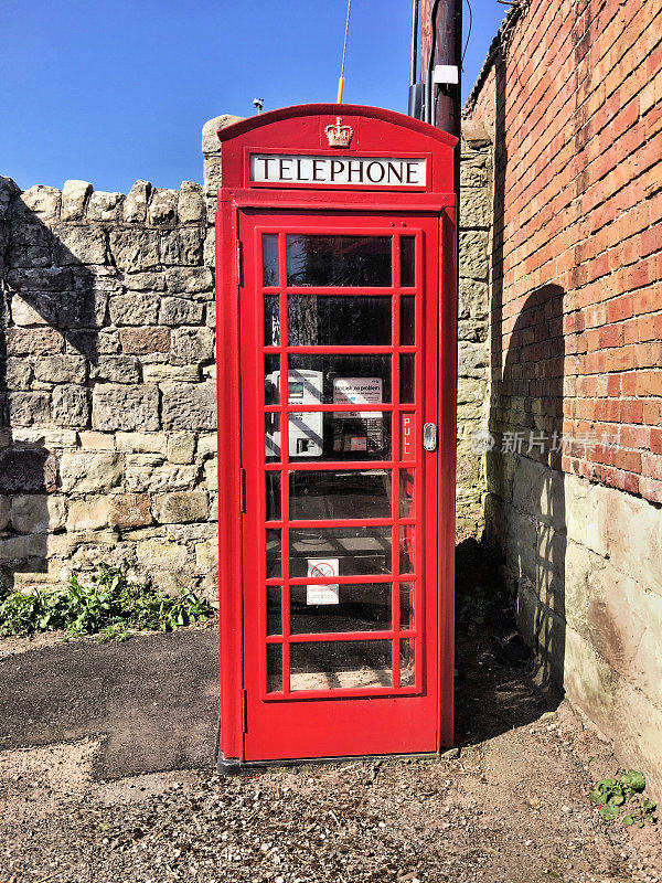 什鲁斯伯里附近的一个红色电话亭