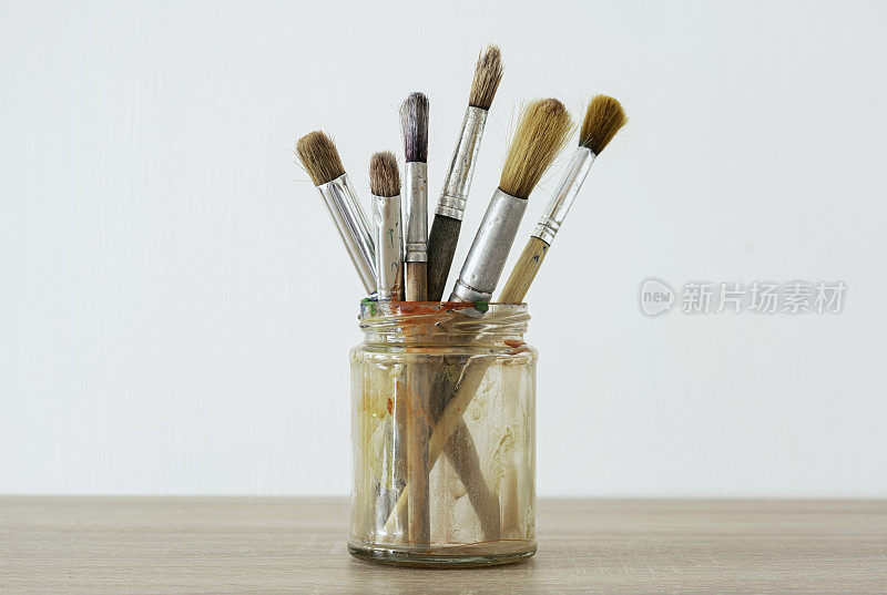 艺术家的画笔罐
