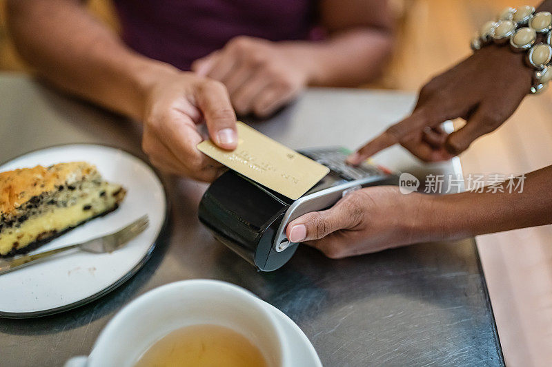 咖啡店信用卡非接触式无线支付