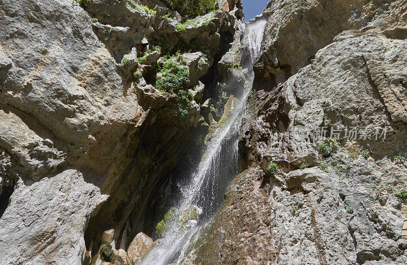 在塞拉德卡索拉，塞古拉和别墅的自然公园里的博罗沙河器官的跳跃瀑布。Jaen。安达卢西亚。西班牙