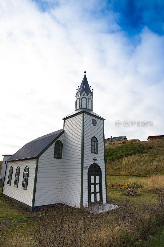 Blönduós，冰岛:Blönduós秋天的老教堂