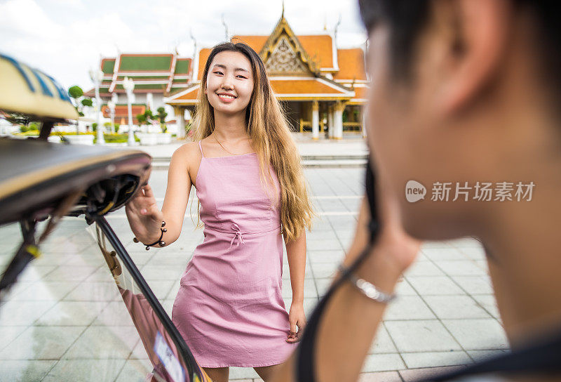 亚洲朋友在曼谷的嘟嘟车之旅