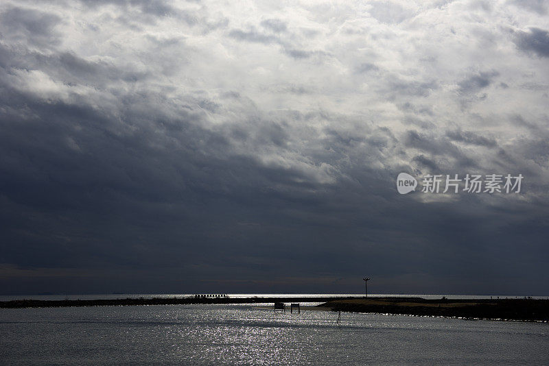 东京湾闪亮的大海