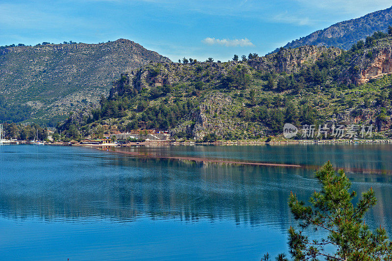 Orhaniye村和Kizkumu海滩的全景，在Bozburun半岛在土耳其。