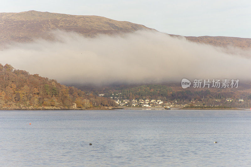 英国英格兰苏格兰高地因弗内斯附近的尼斯湖海岸