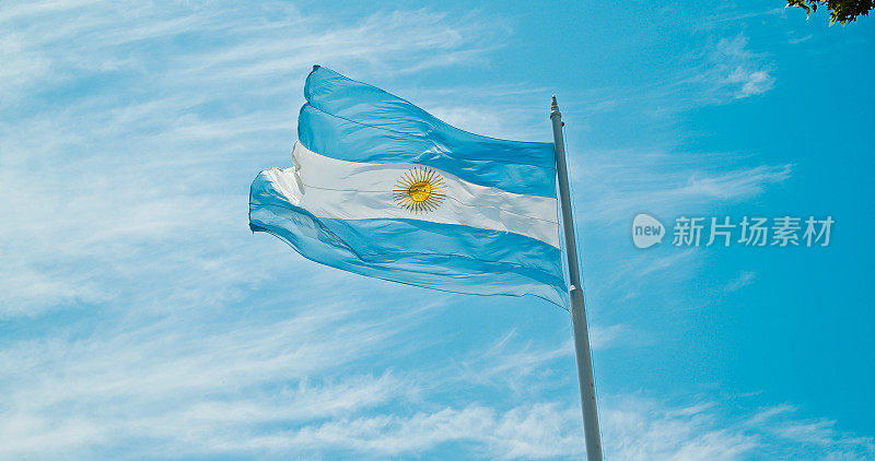 阿根廷国旗在五月广场展开