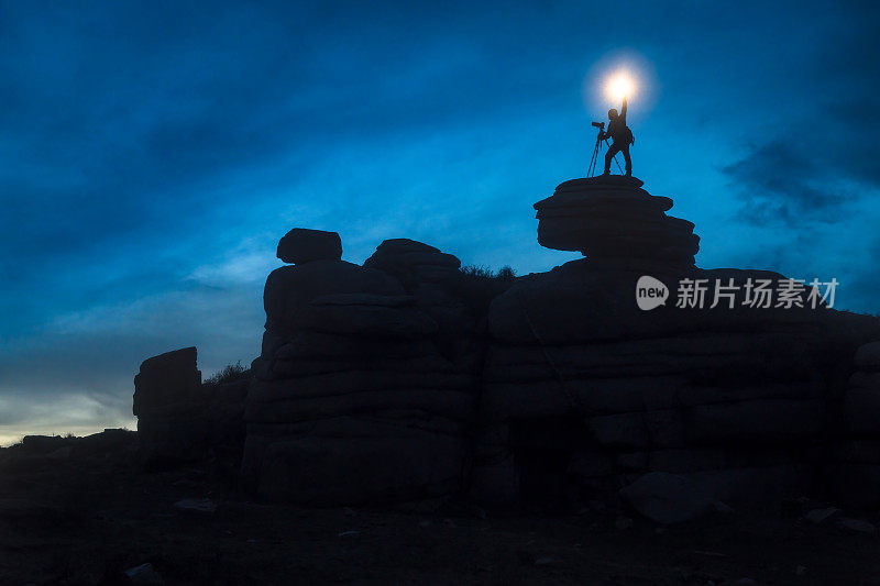 夜间摄影师剪影