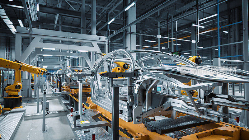 汽车工厂3D概念:自动化机器人手臂装配线制造高科技绿色能源电动汽车。自动化施工，建筑，焊接工业生产输送机。