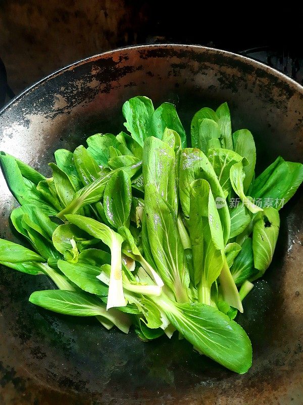 锅里的白菜菜。