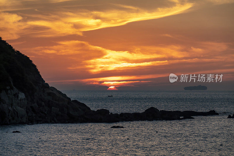 太阳从海上升起