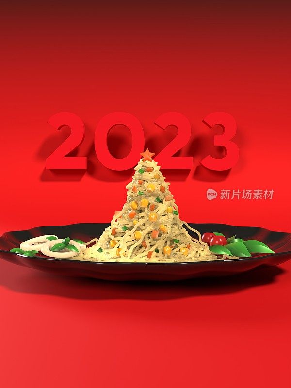 2023年新年贺卡与圣诞树由意大利面在黑色盘子在红色背景