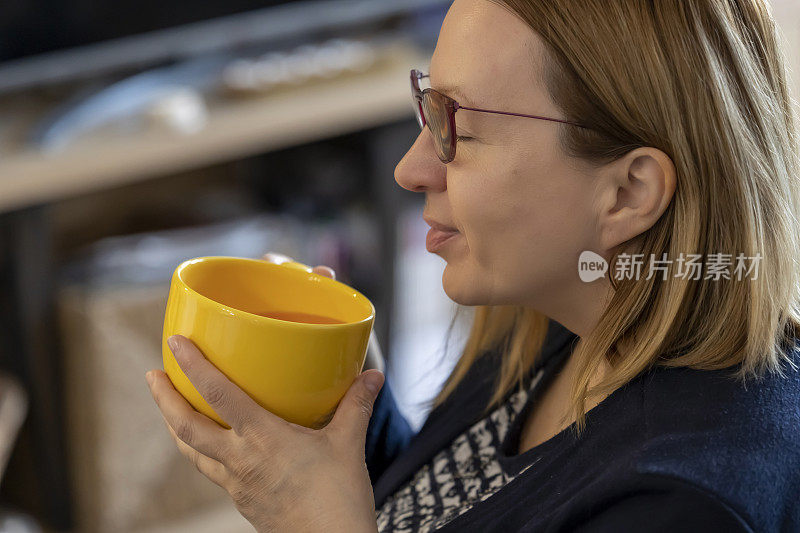 用新鲜的花草茶排毒