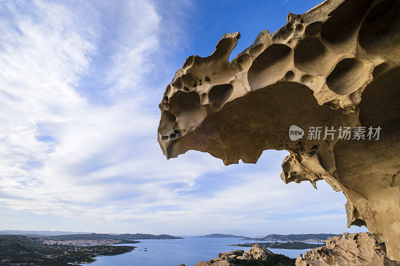 熊岩，帕劳-撒丁岛著名的岩层