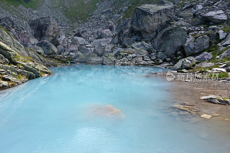 美丽的小山湖