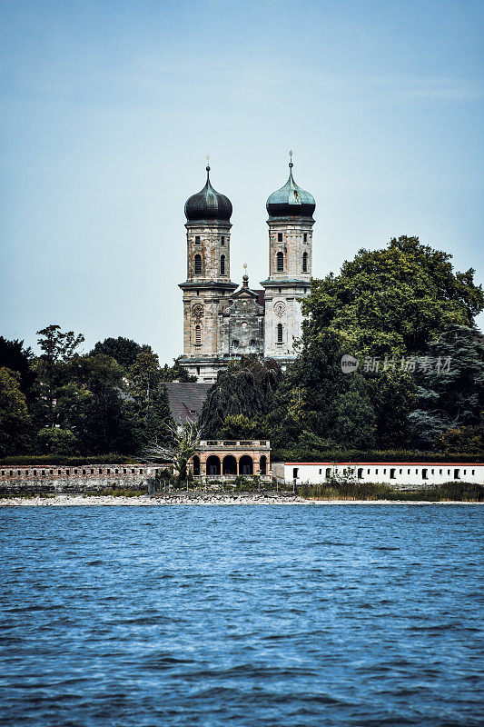 康斯坦茨湖望向城堡教堂，德国弗里德里希港