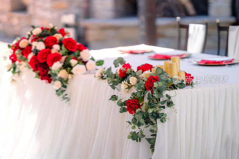 为婚礼准备的鲜花和装饰品