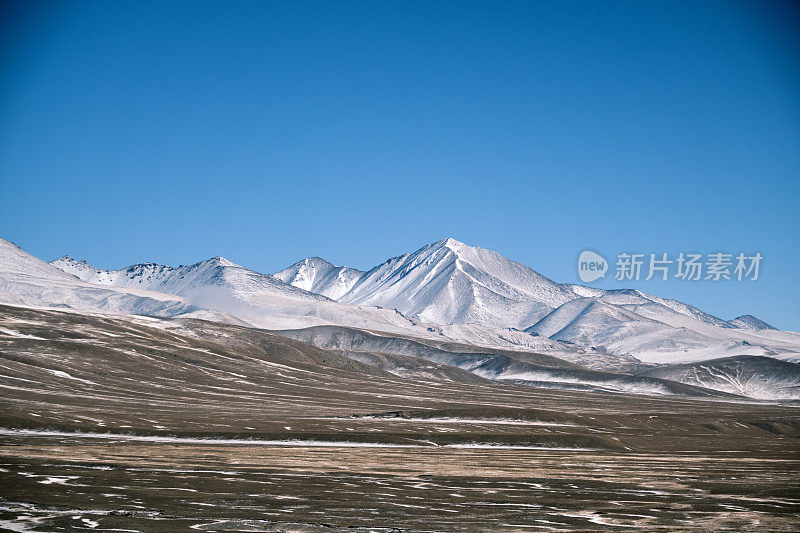 南天山冬季山景