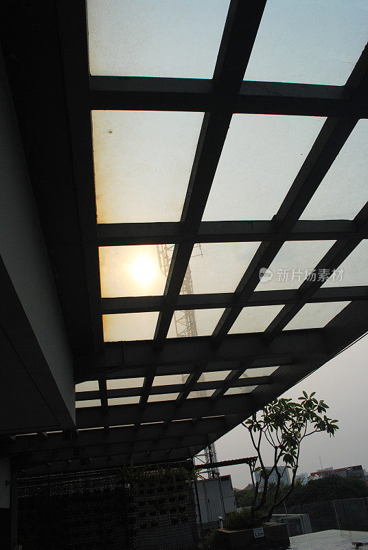 透明屋顶框架设计。
