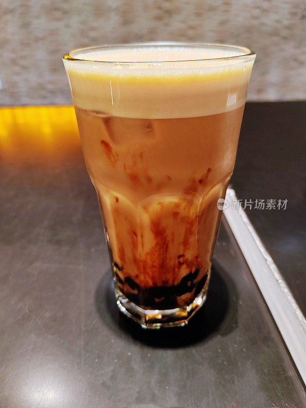 冰红糖泡奶茶