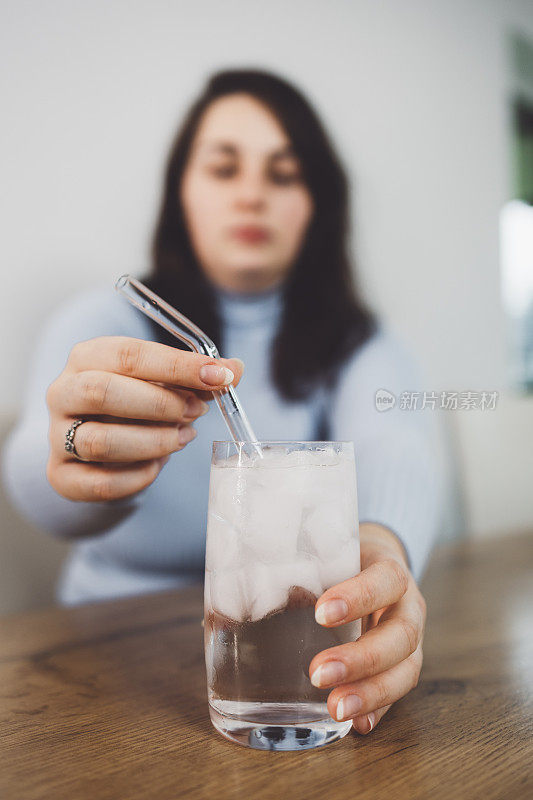 喝凉水引起牙痛