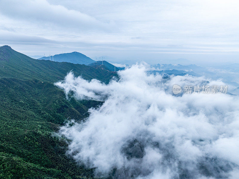 山区风电场云和雾的航空摄影