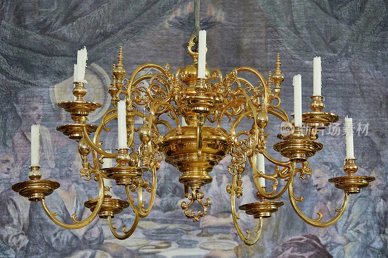 奥格斯堡圣乌尔里希教堂里的一盏烛台