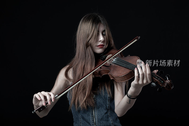 小提琴家的女孩