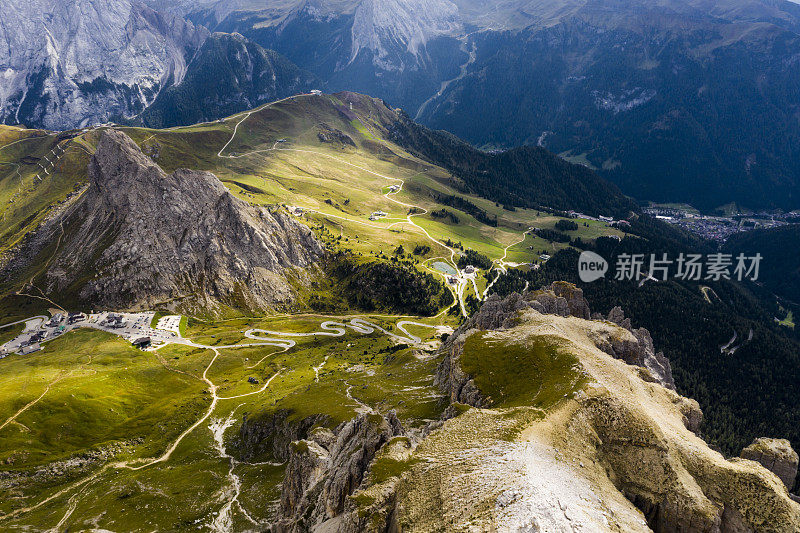 意大利白云石――令人惊叹的山景与云