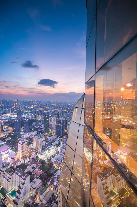 全景城市景观商业区(silom，沙顿，曼谷，曼谷，泰国黄昏