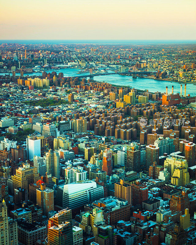 曼哈顿和布鲁克林摩天大楼的鸟瞰图