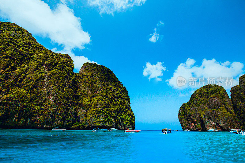 在泰国普吉岛，有发达的远洋船旅游的小岛