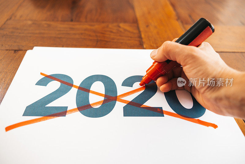 女人穿越2020年