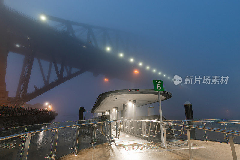 雾中的悉尼海港大桥