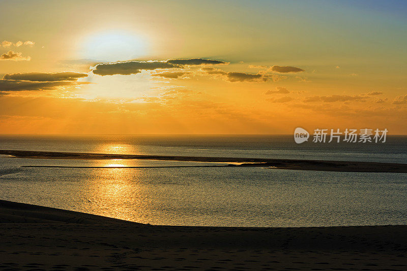 法国旅游目的地:从欧洲最高的沙丘看日落