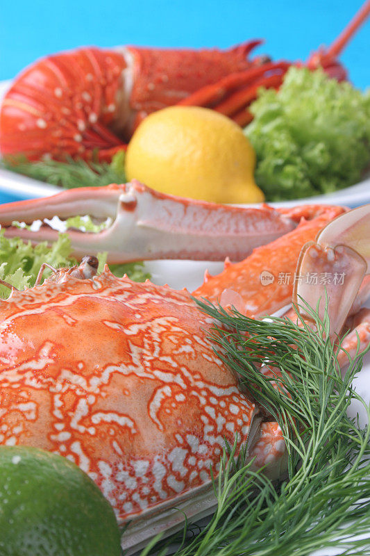 螃蟹和龙虾海鲜盘子