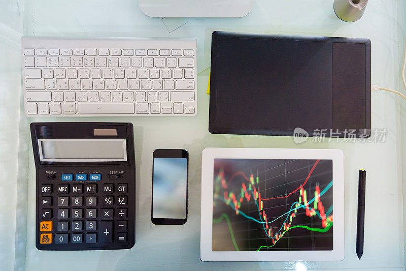 股票市场图表和办公室工作