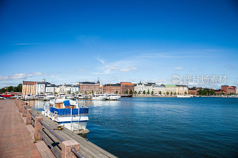 从海上看赫尔辛基市中心