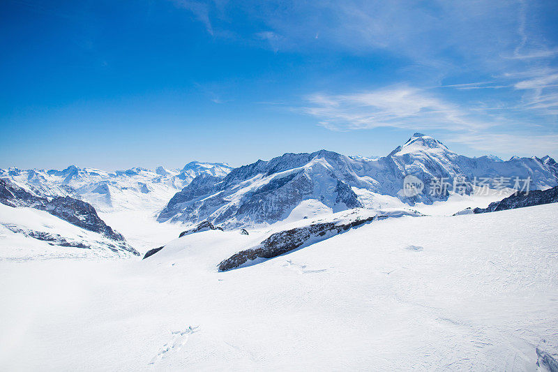 瑞士阿尔卑斯山脉鸟瞰图